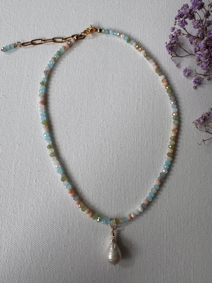 Pastell-Halskette • Facettierte Glasperlen & Barockperle • 18k vergoldet