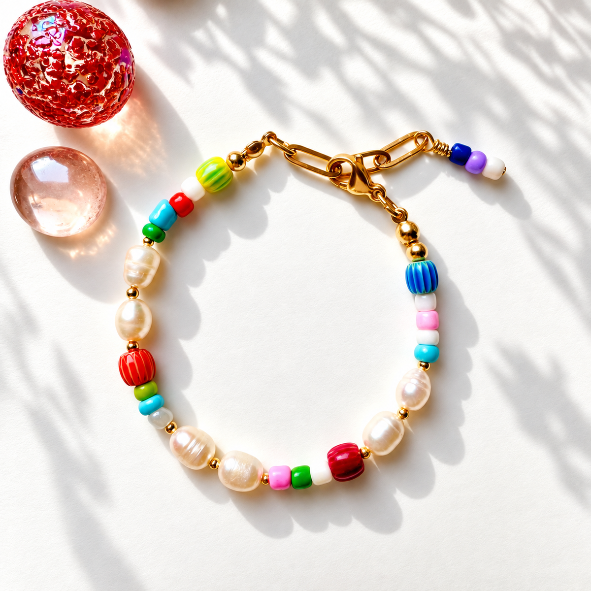 Confetti Candy – buntes Perlenarmband mit Süßwasserperlen und Glasperlen
