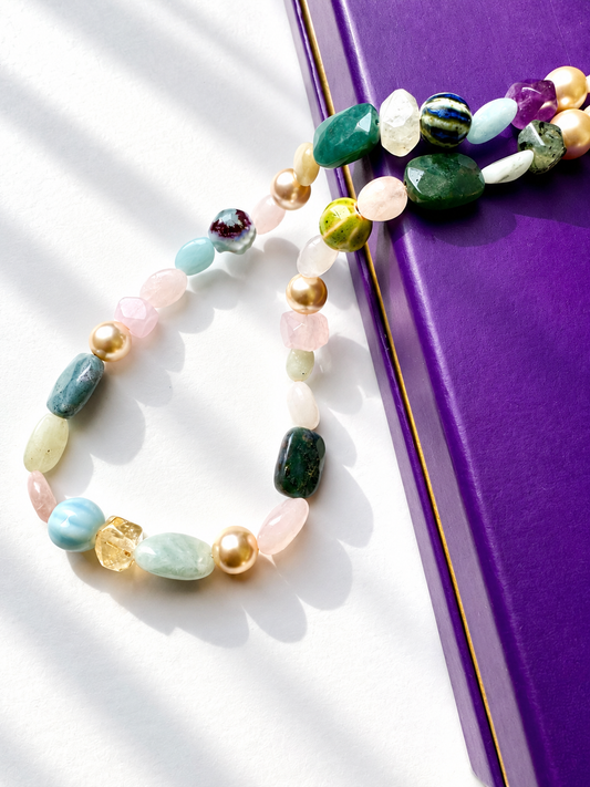 Pastel Drift – Keramik- und Edelstein-Perlenkette mit Citrin und Morganit – Ansicht 2