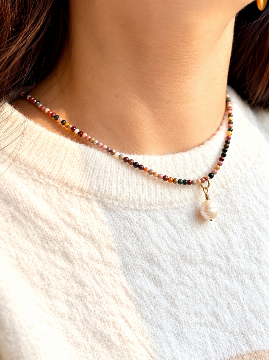 Pastel Harmony – Jaspis Halskette mit Barockperle – Ansicht 2
