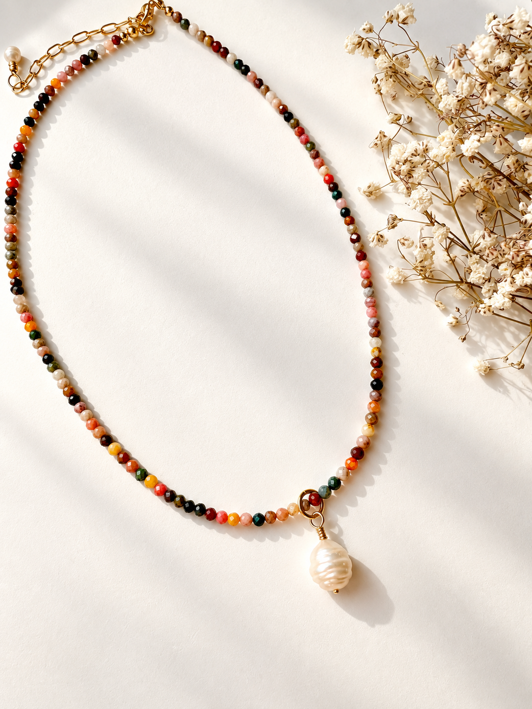 Pastel Harmony – Jaspis Halskette mit Barockperle