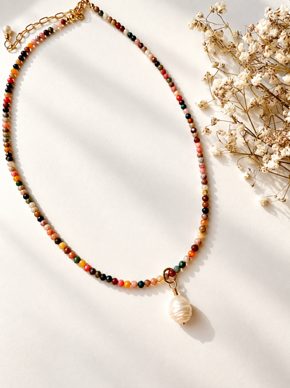 Pastel Harmony – Jaspis Halskette mit Barockperle