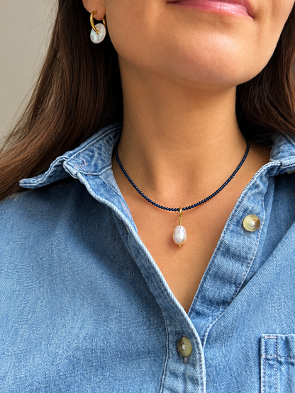Sapphire Pearl Calm – Saphirkette mit Süßwasserperlenanhänger – Ansicht 4