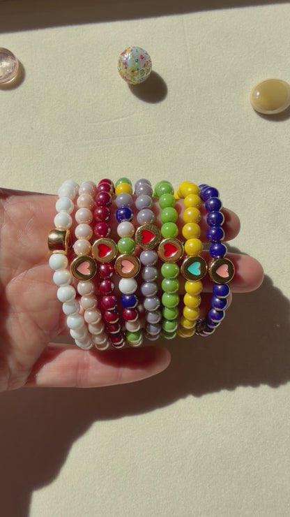 Glass Heart – Armband mit bunten Glasperlen & Herz Motiv – handgefertigt