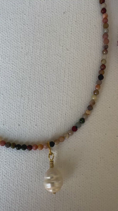 Halskette mit 3 mm Jaspis-Perlen & Barockperle