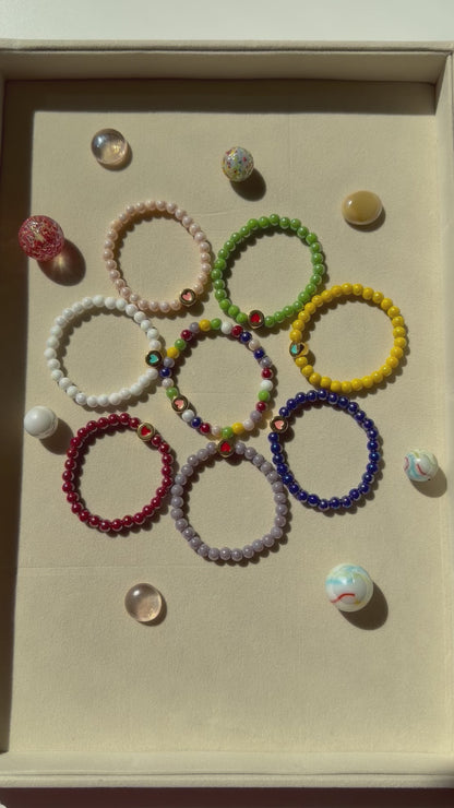 Glass Heart – Armband mit bunten Glasperlen & Herz Motiv – handgefertigt