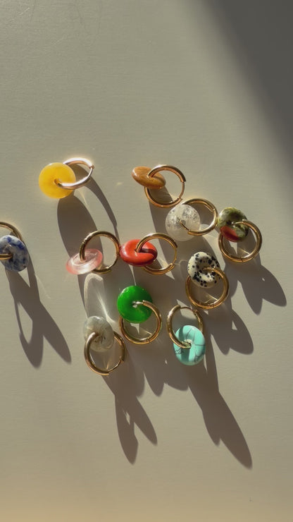 Stone Circle – Gold-plated hoop earrings with natural stone donut pendants – handmade