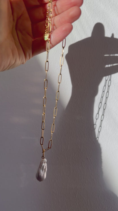 Luna Baroque – Gliederkette mit großer Barockperle – handgefertigt