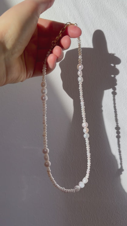 Pearl Essence – Süßwasserperlen Kette mit goldener Gliederkette – handgefertigt